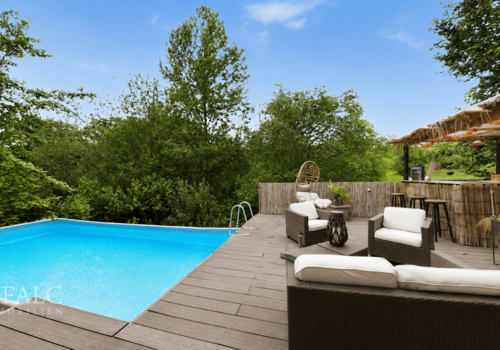Terrasse mit Pool
