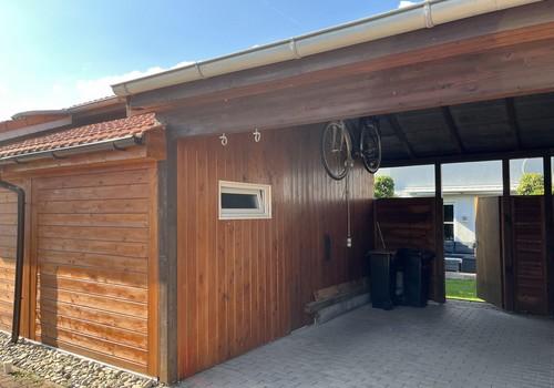 Carport und Gartenhaus