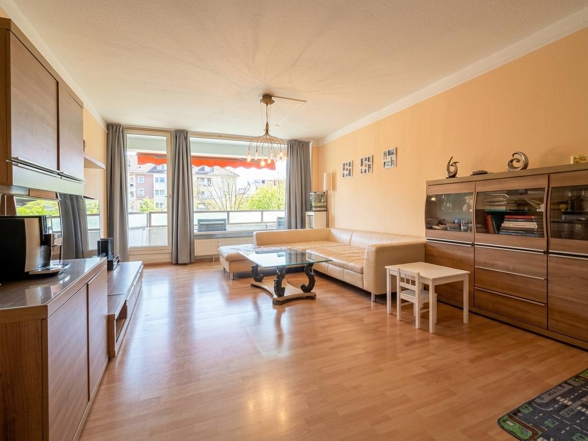 das Wohnzimmer vom Flur gesehen