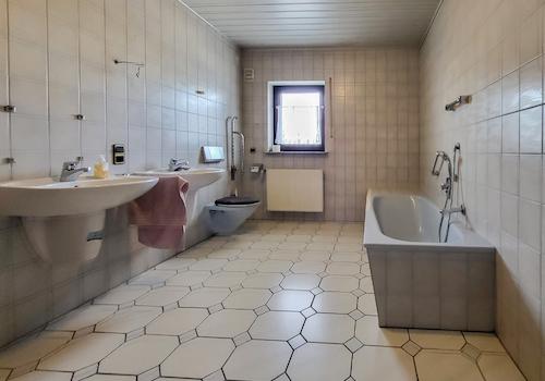 Badezimmer EG