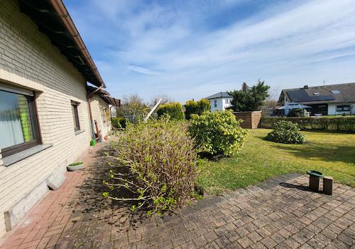 Terrasse mit Garten