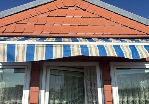 Dachterrasse mit Jalousie