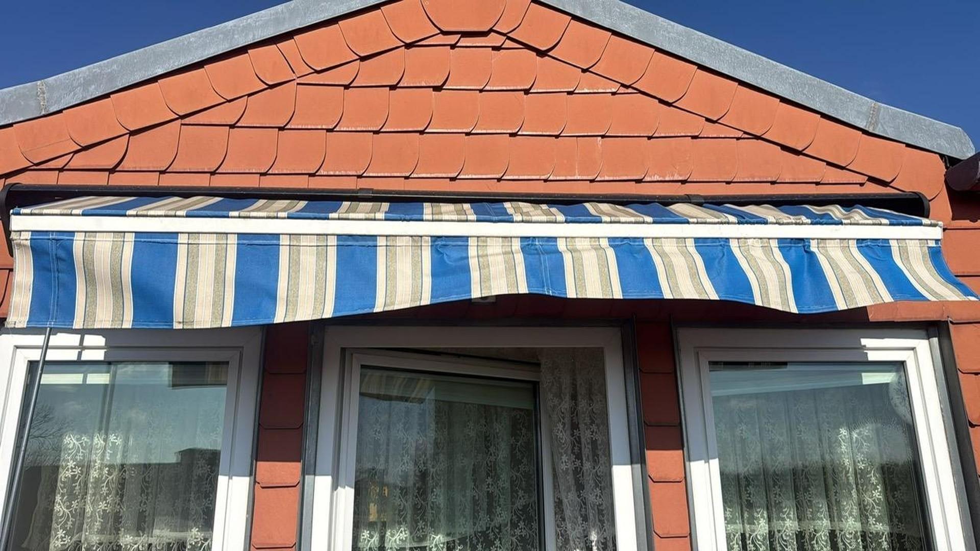 Dachterrasse mit Jalousie