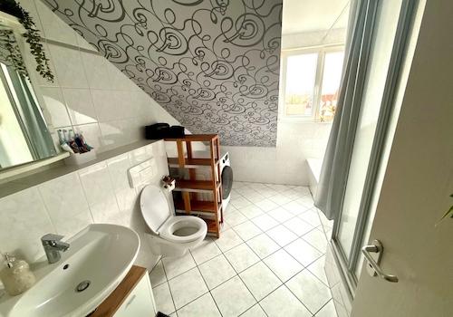 Tagelicht-Bad (Dusche & Wanne)