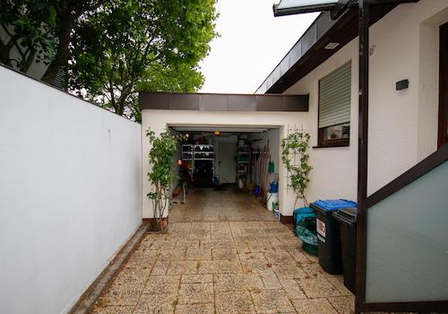 Gartenzugang durch Garage