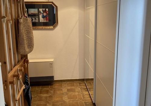 Flur mit großem Schrank
