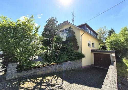 großer Garage