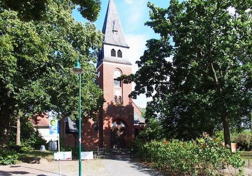 Kirche im Ortskern Schildow
