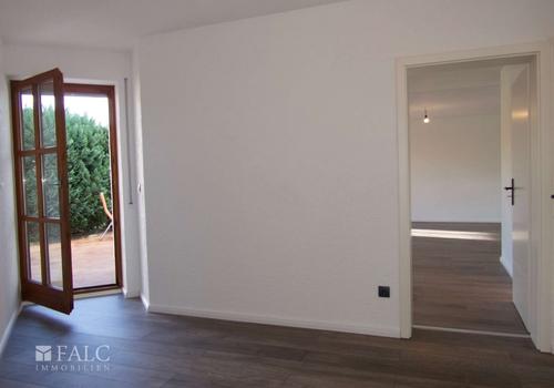 EG: Flur mit Zugang Terrasse
