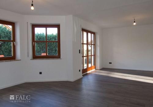 EG: Wohnen mit Zugang Terrasse
