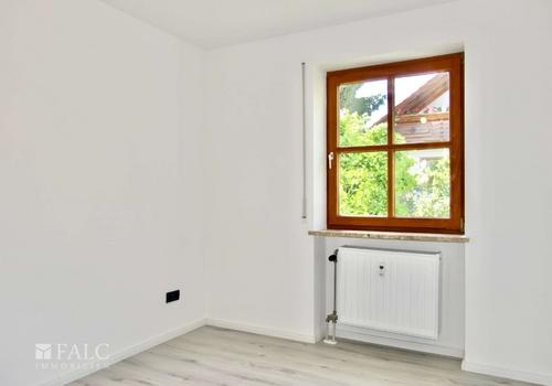 EG: Schlafzimmer 1 von 3
