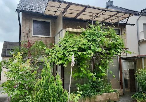 Rückansicht mit Balkon