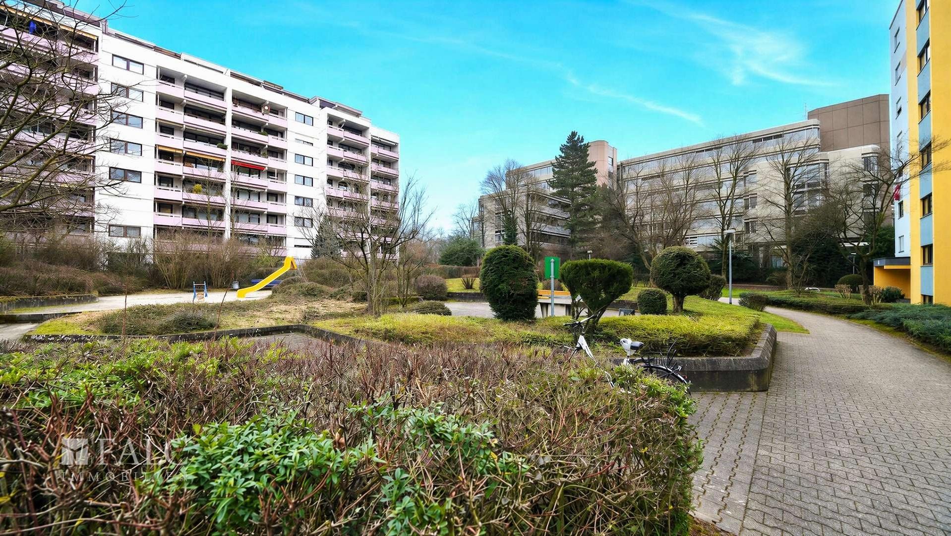gepfl. Wohnanlage m/ gem. Park