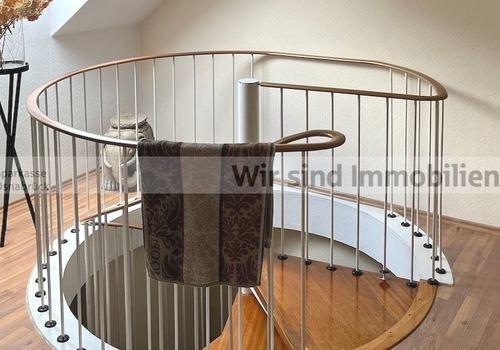 Wendeltreppe und Flur DG