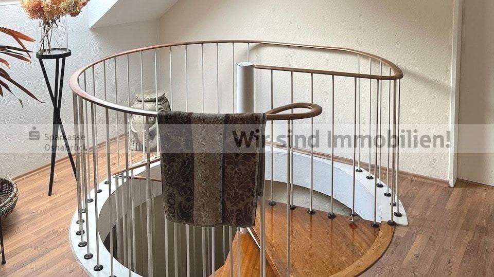 Wendeltreppe und Flur DG