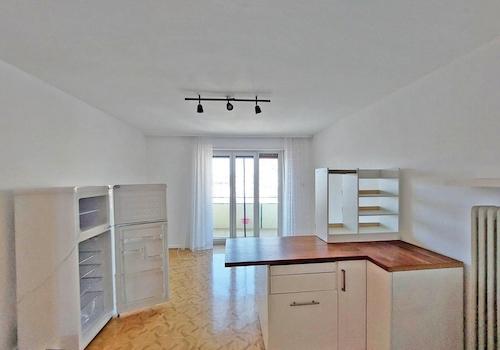 Küche und Balkon