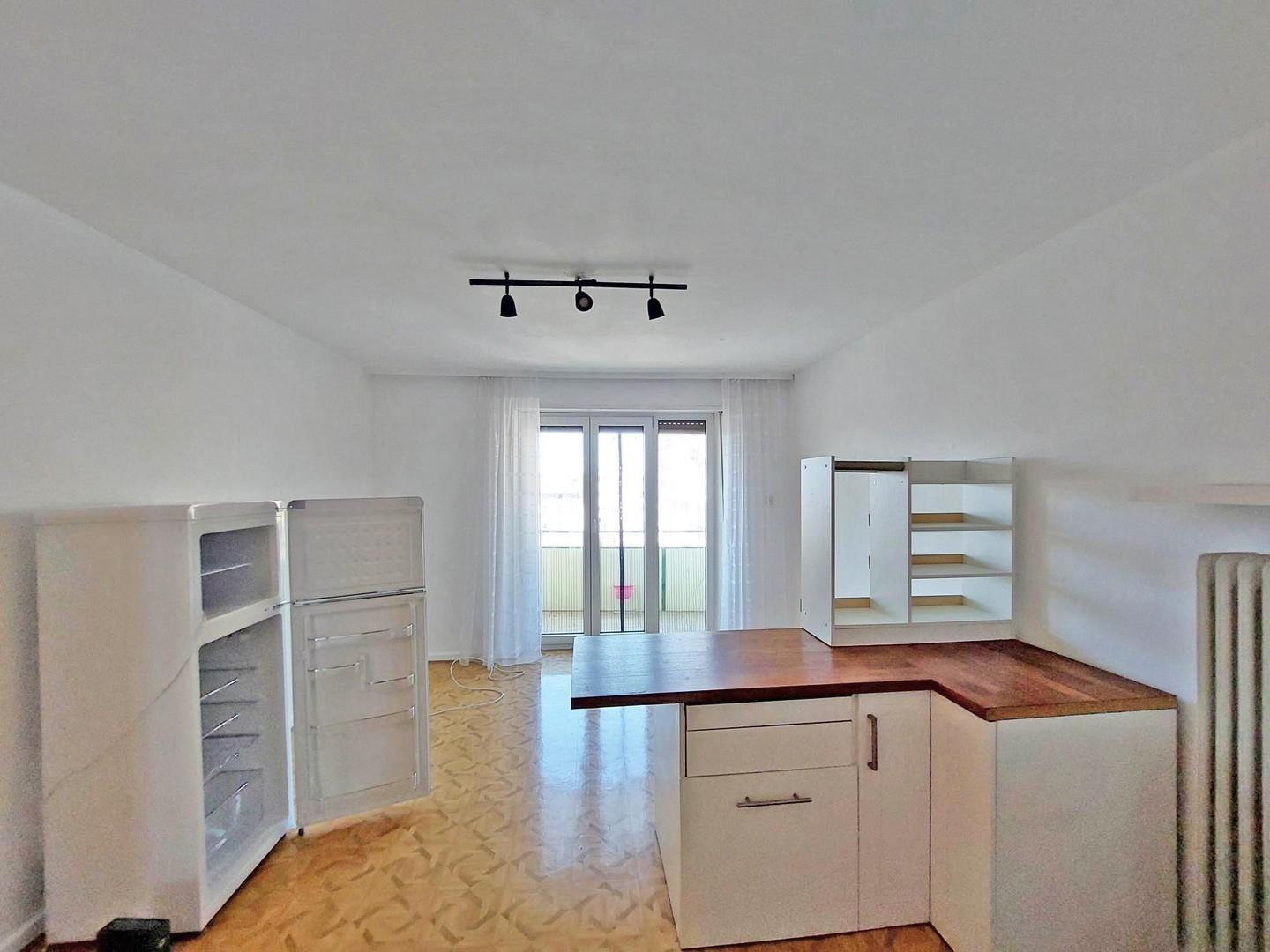 Küche und Balkon