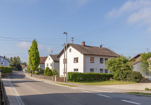 Attraktives 2-Familienhaus mit 177 m² Wohnfläche und großem Garten