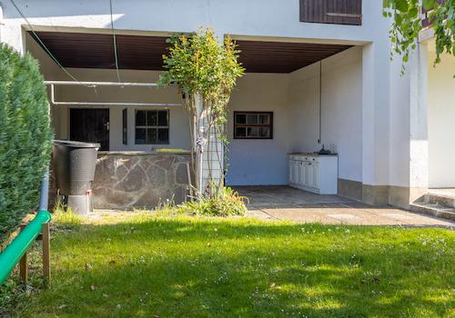 Attraktives 2-Familienhaus mit 177 m² Wohnfläche und großem Garten