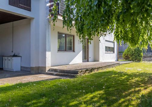 Attraktives 2-Familienhaus mit 177 m² Wohnfläche und großem Garten