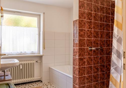 Attraktives 2-Familienhaus mit 177 m² Wohnfläche und großem Garten