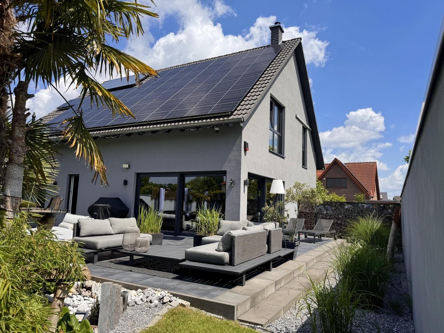 Hausansicht vom Garten