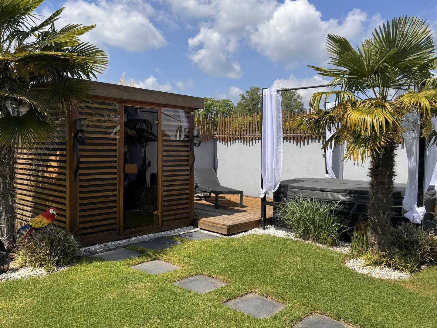 Garten mit Sauna