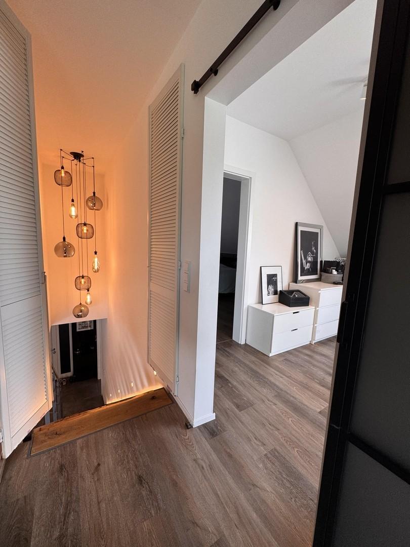 Flur (zum Ankleidezimmer)