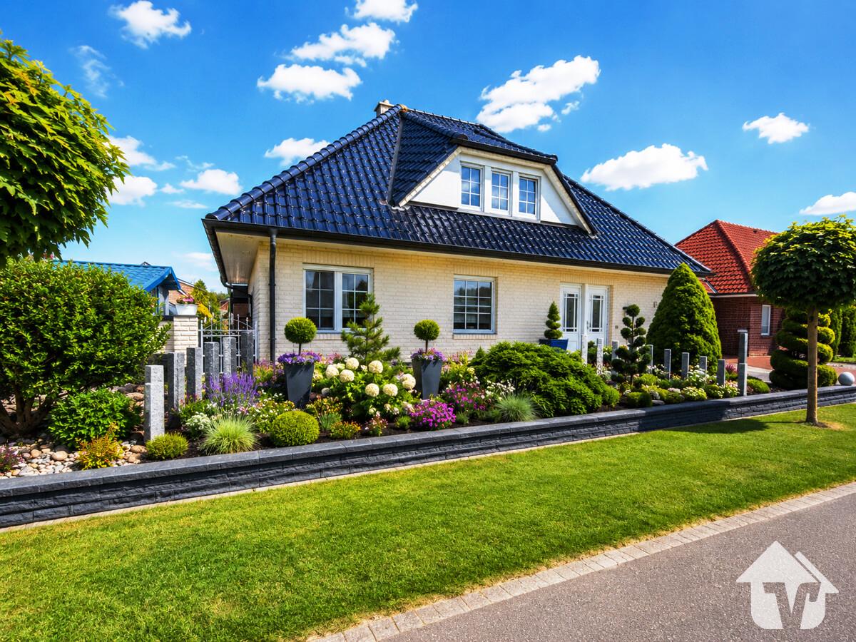 Eingangsansicht Wohnhaus von der Strasse