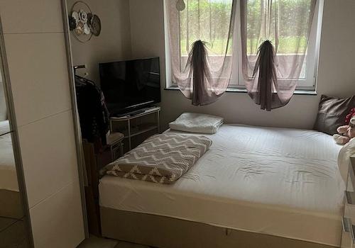 Schlafzimmer 1