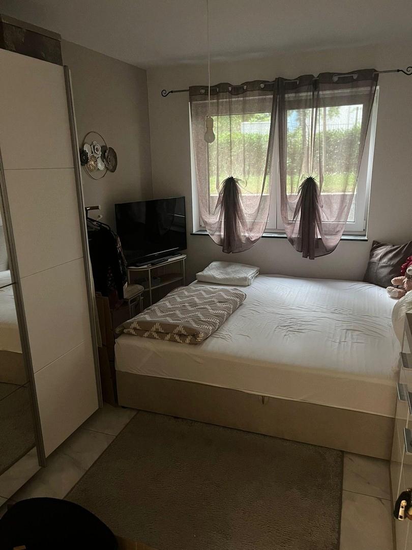 Schlafzimmer 1