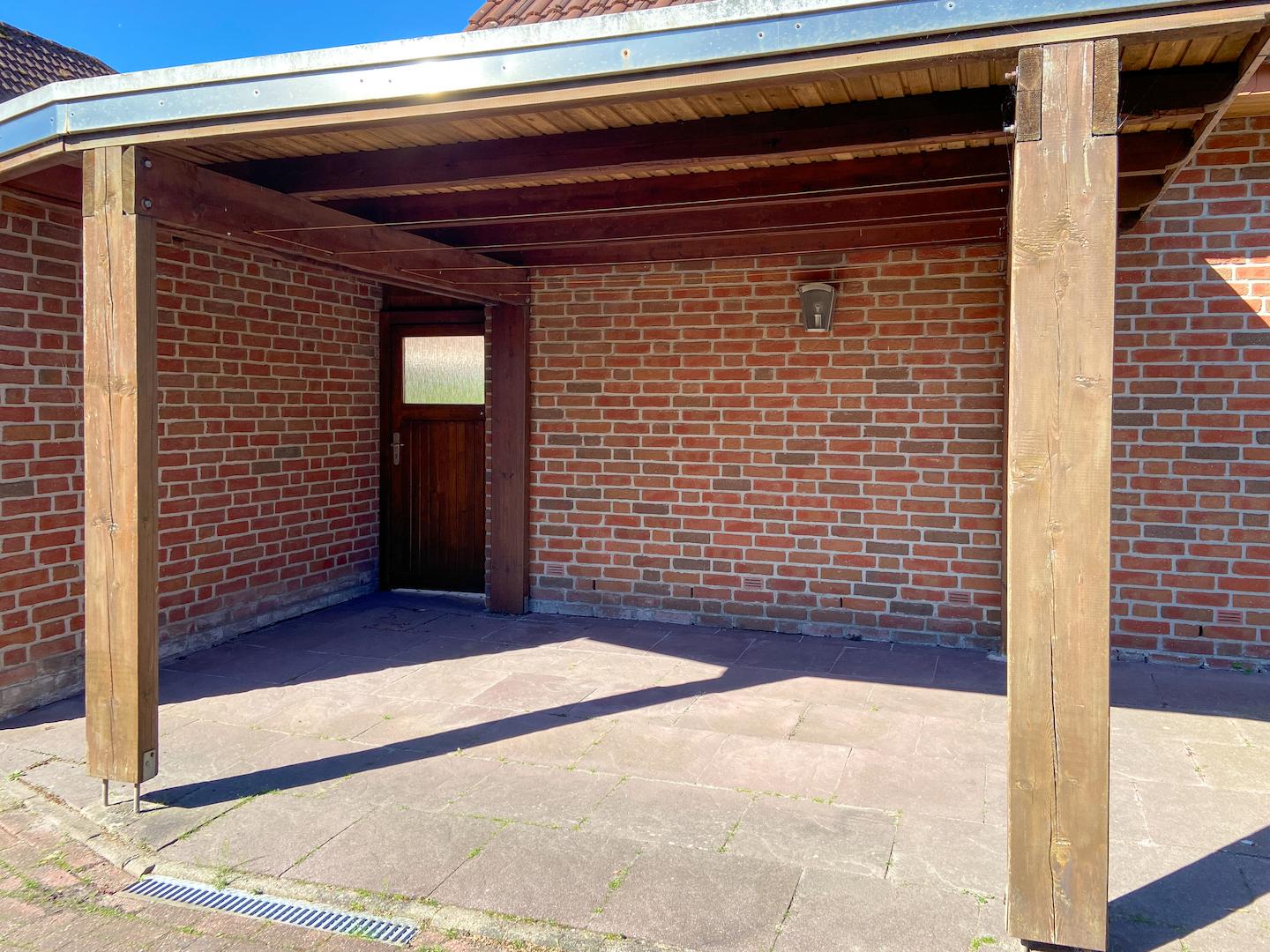 Mit Carport!
