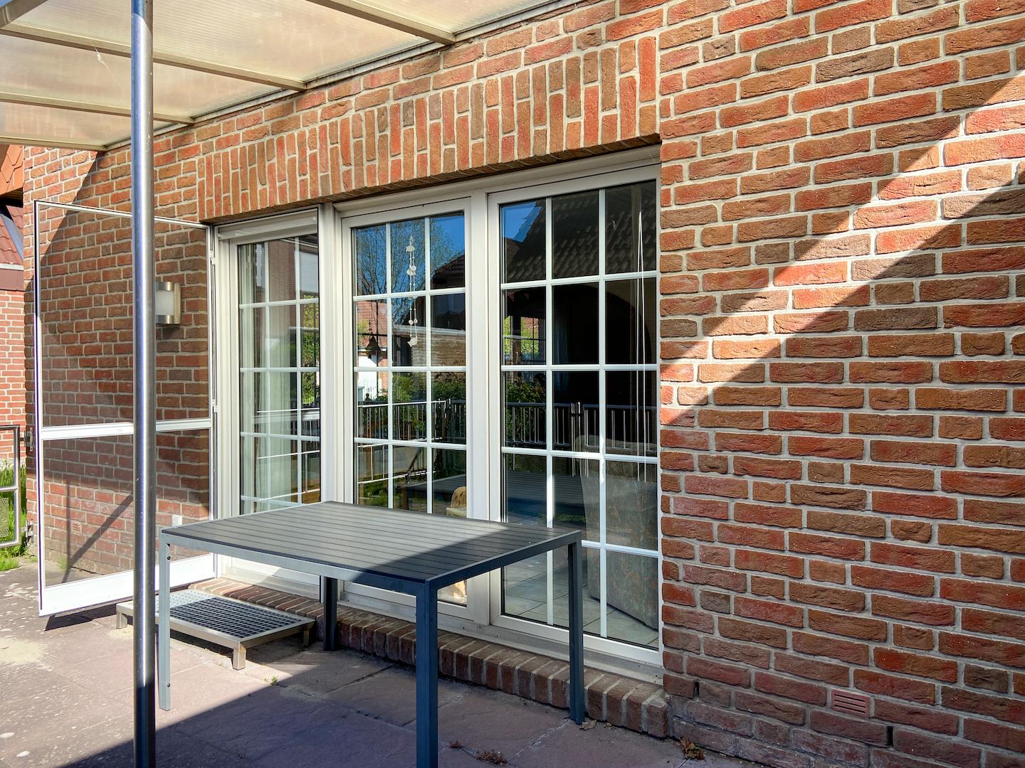 Teilüberdachte Süd-Terrasse!