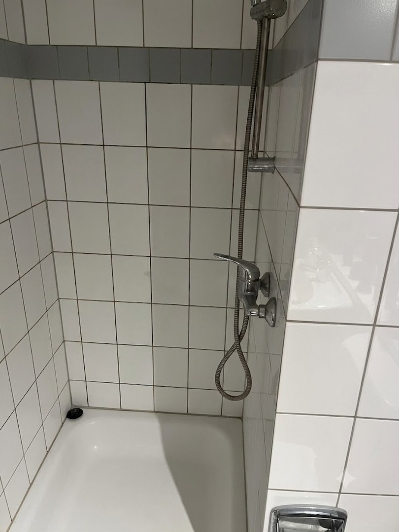 Geräumige Dusche