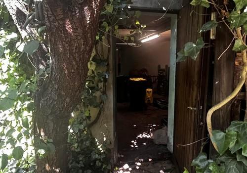 Eingang vom Garten zur Garage