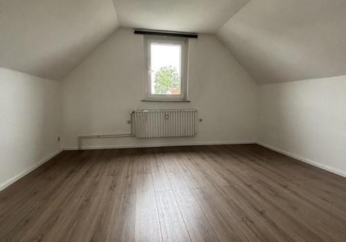 Schlafzimmer (DG)