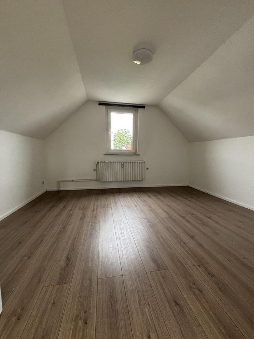 Schlafzimmer (DG)