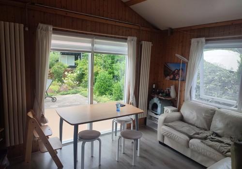 inkl. Couch, TV und Essbereich