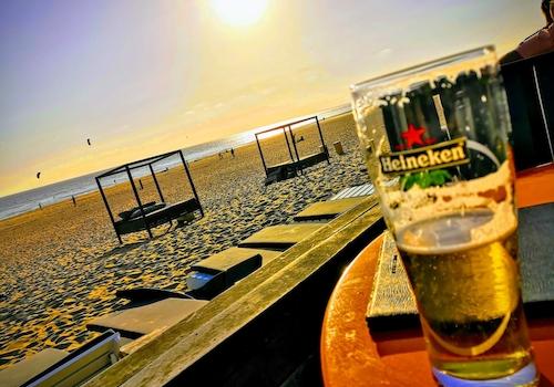 Ein Bier zum Sonnenuntergang