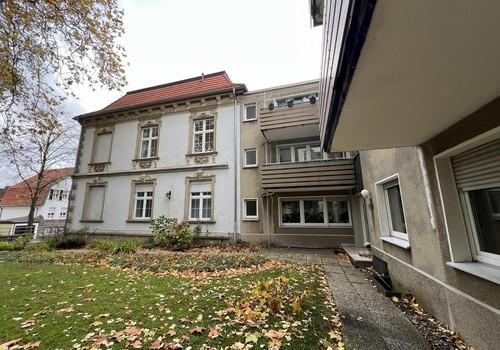 Ansicht v.d. Seite m. Balkon 