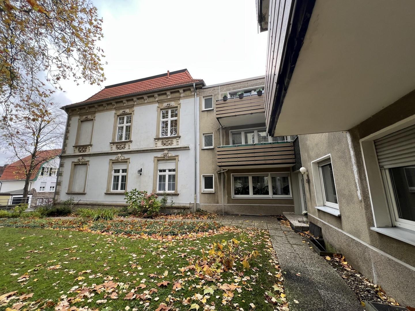 Ansicht v.d. Seite m. Balkon 