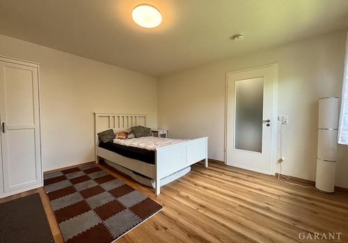Wohn und Schlafzimmer