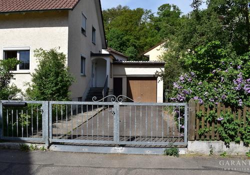 Einfahrt-Garage