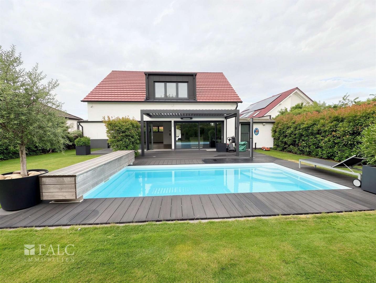 Garten mit Pool 