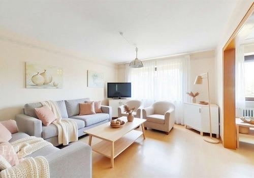 Wohnzimmer OG - (KI generiertes Einrichtungsbeispiel)