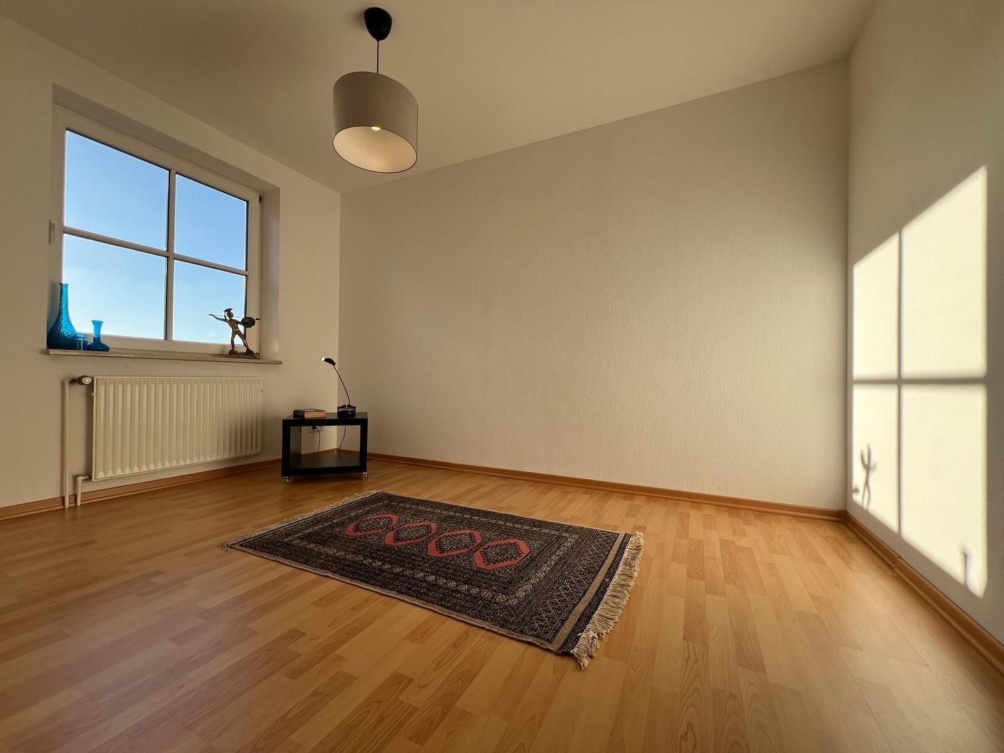 Zimmer 2, OG