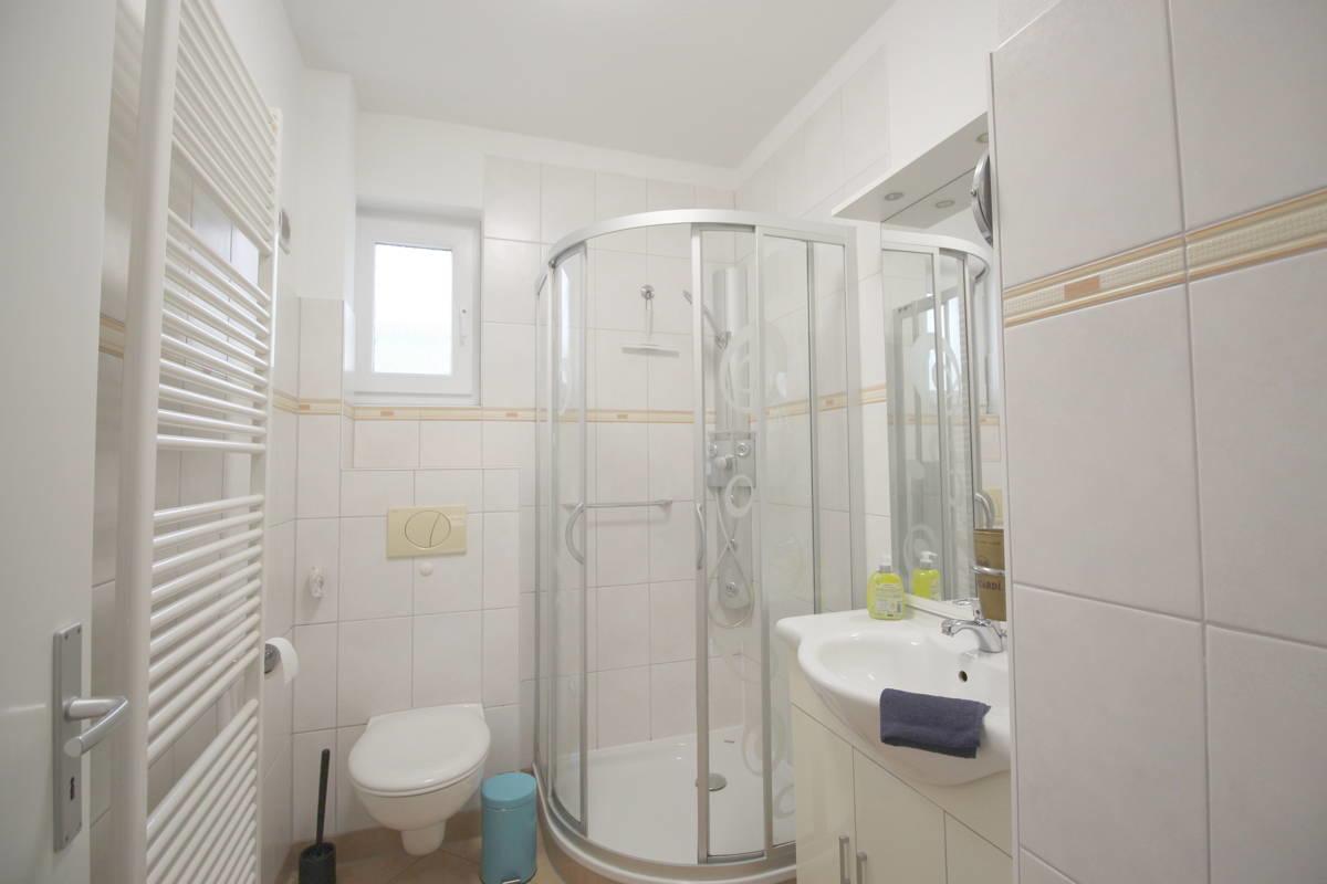 Modernes Duschbad EG