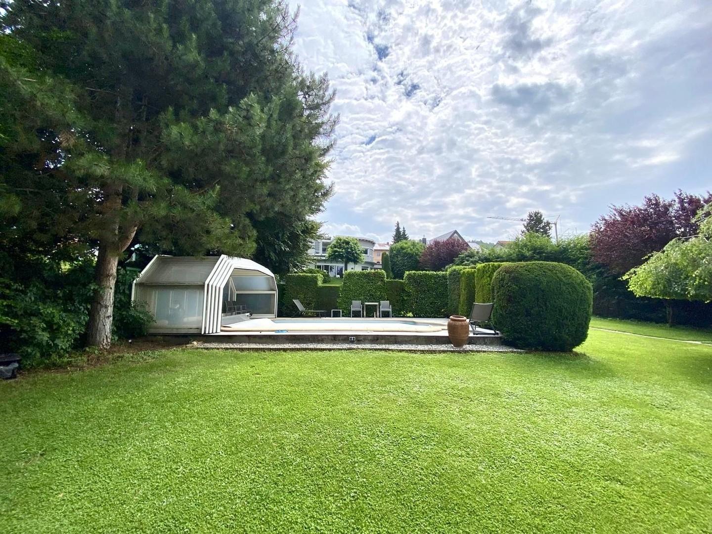Garten mit Pool
