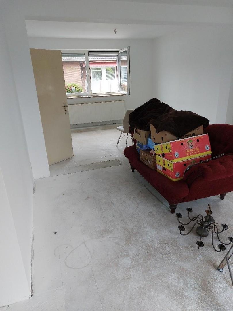 Wohnz. EG zum Fenster Garage