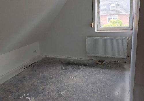 Zimmer OG links zur Straße